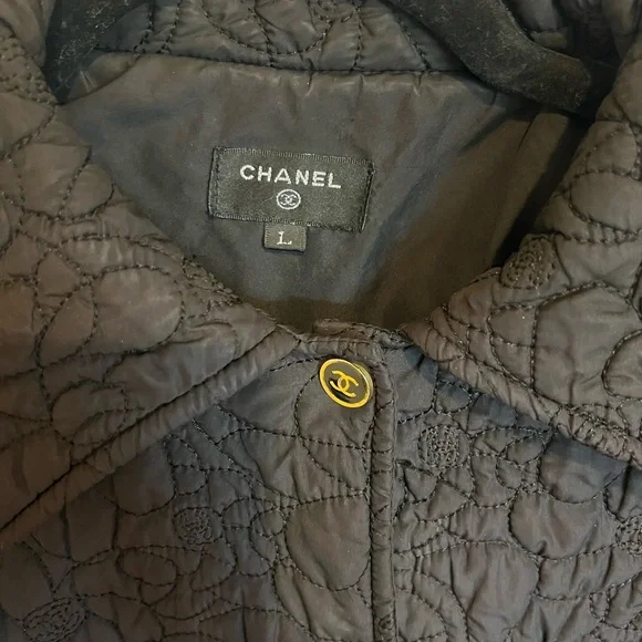CHANEL Black Quilted Jacket - Picture 5 of 13